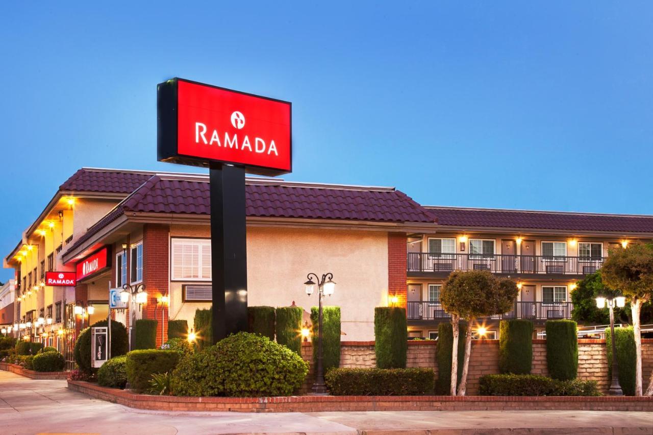 Ramada By Wyndham Pasadena Hotell Exteriör bild